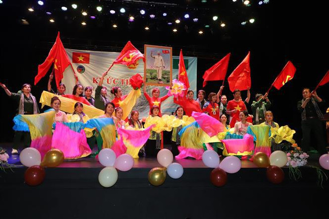 Vietnamese in Macau share joy of 49th national reunification anniversary ảnh 1