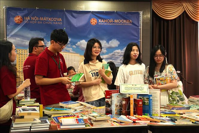 Book fair inspires reading culture among Vietnamese students in Russia ảnh 2 Book fair inspires reading culture among Vietnamese students in Russia ảnh 2