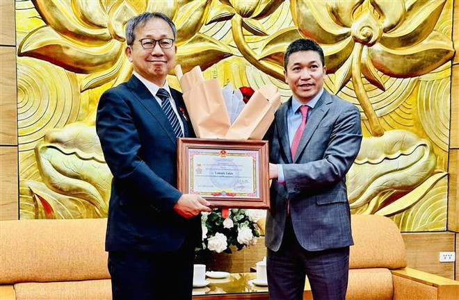 Japanese Ambassador receives friendship insignia ảnh 1 Japanese Ambassador receives friendship insignia ảnh 1