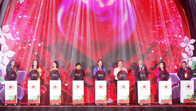 Acting President attends National Humanitarian Month launching ceremony ảnh 1 Acting President attends National Humanitarian Month launching ceremony ảnh 1