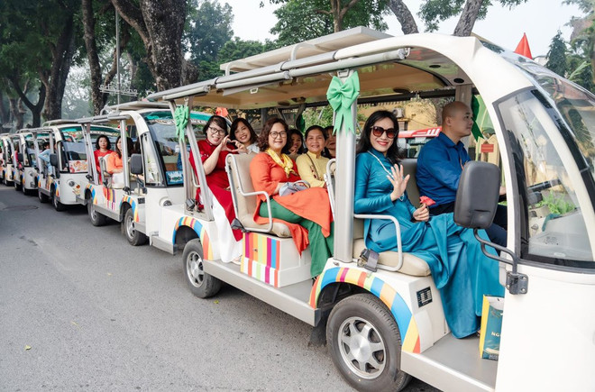 High airfares create chance for short-distance trips for Reunification Day holiday ảnh 1