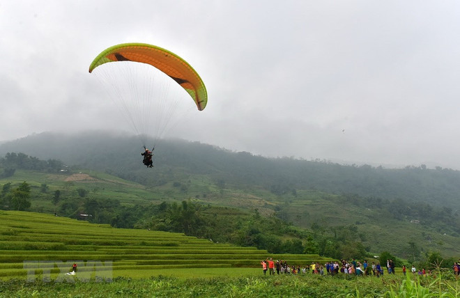Paragliding takes off in Tuyen Quang for first time ảnh 1 Paragliding takes off in Tuyen Quang for first time ảnh 1