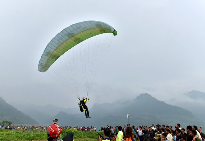 Paragliding takes off in Tuyen Quang for first time ảnh 3