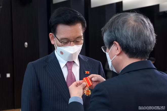 RoK businessman honoured with Friendship Order ảnh 1