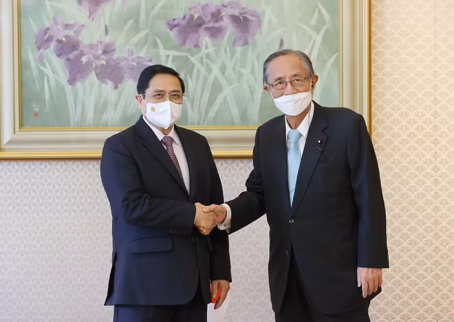 PM Pham Minh Chinh meets with leaders of Japan's Parliament ảnh 2