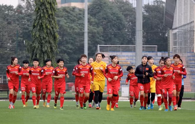 Female footballers called to prepare for Asian Cup finals ảnh 1