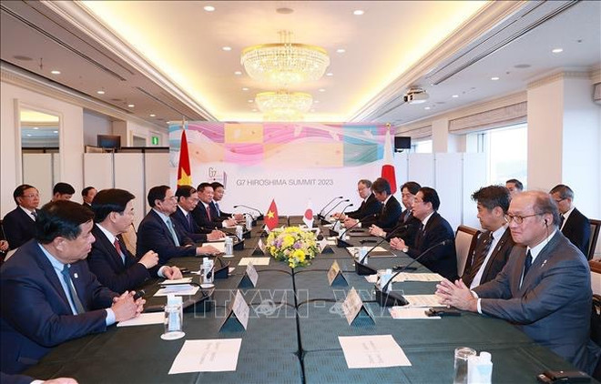 Vietnamese, Japanese Prime Ministers hold talks in Hiroshima ảnh 2 Vietnamese, Japanese Prime Ministers hold talks in Hiroshima ảnh 2