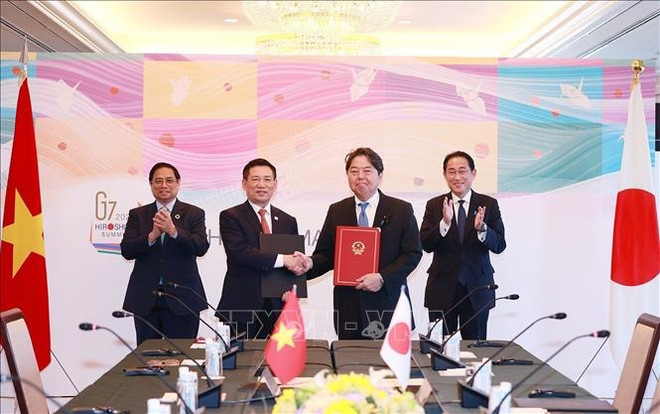 Vietnamese, Japanese Prime Ministers hold talks in Hiroshima ảnh 3 Vietnamese, Japanese Prime Ministers hold talks in Hiroshima ảnh 3