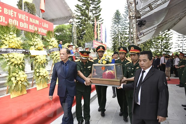 Remains of volunteer soldiers reburied in Ha Tinh province ảnh 1