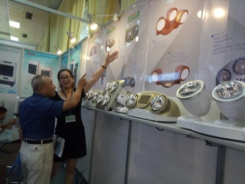 Over 100 Zhejiang firms display products at export fair in Hanoi ảnh 1