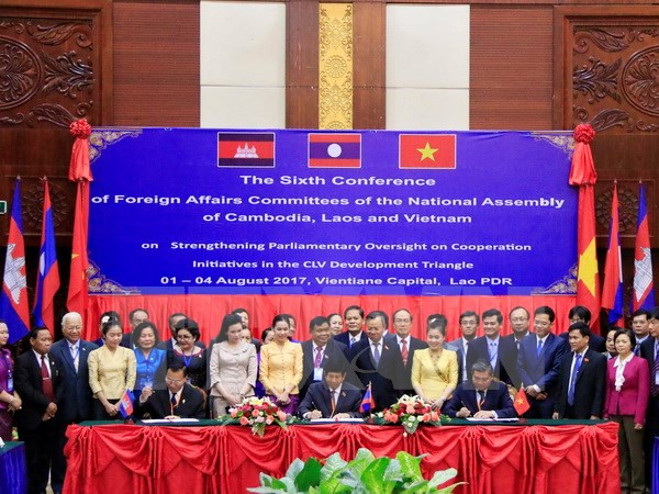 Cambodia-Laos-Vietnam NA committees strengthen cooperation ảnh 1
