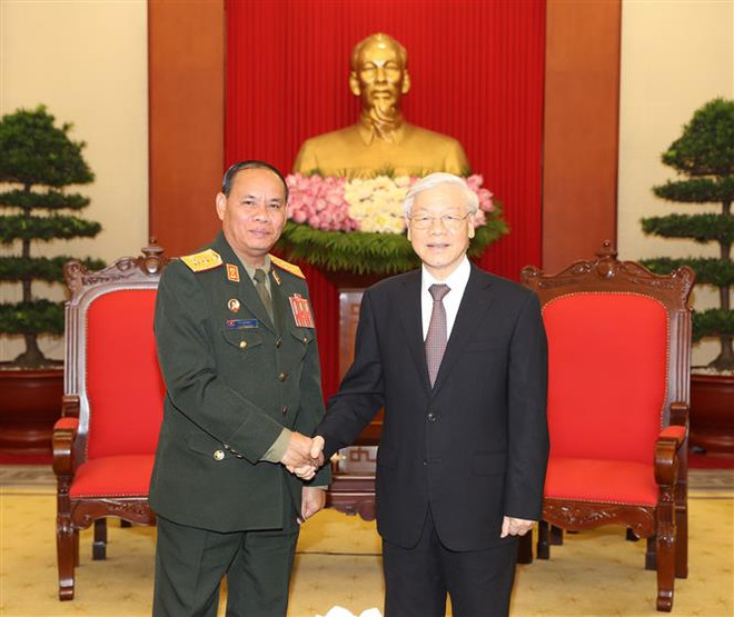 Vietnam values defence ties with Laos: Party chief ảnh 1