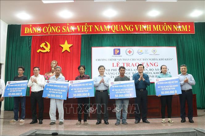Ben Tre disadvantaged fishermen supported to build houses, bridges ảnh 1 Ben Tre disadvantaged fishermen supported to build houses, bridges ảnh 1
