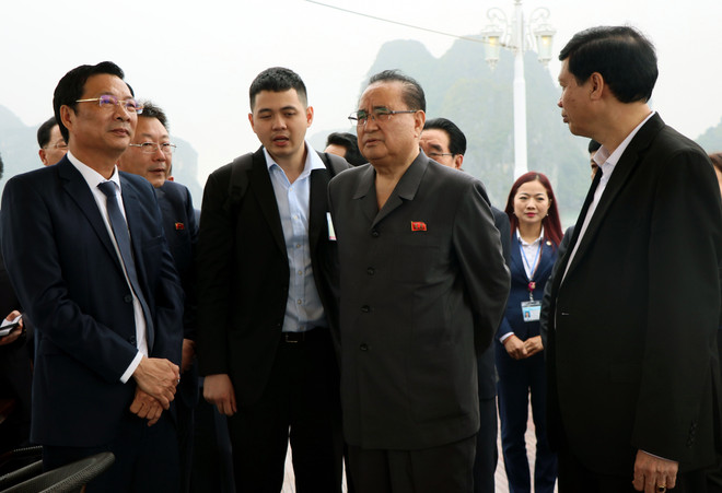 Workers' Party of Korea delegation visit Ha Long Bay ảnh 3