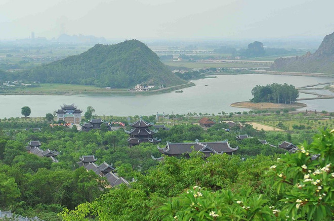 Traditional festivals mark outset of Lunar New Year ảnh 1