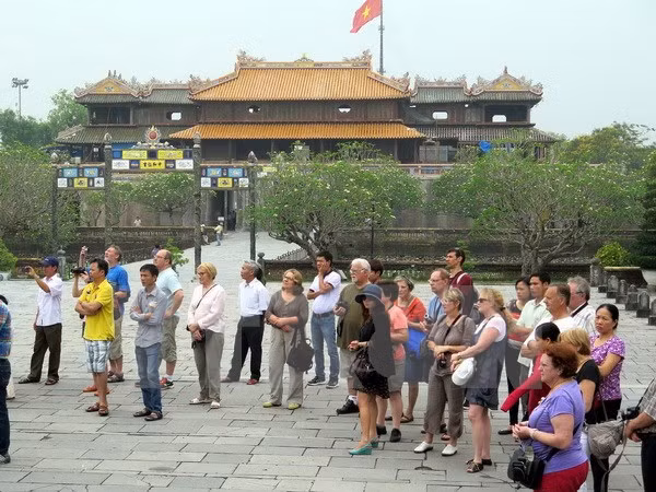 First-ever Vietnam Annual Tourism Report unveiled ảnh 1