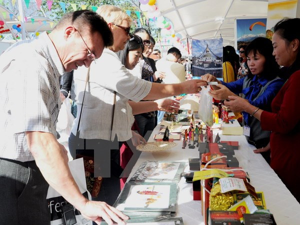 Vietnam attends charity fair in Pakistan ảnh 1