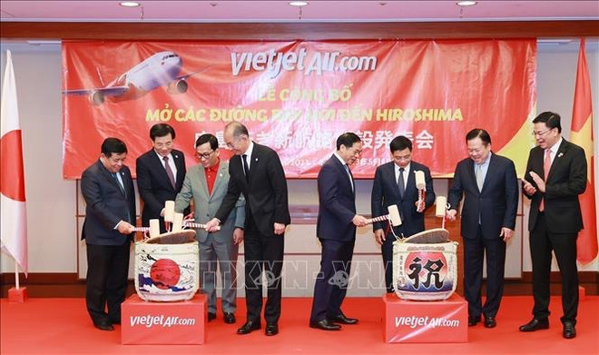 PM attends announcement of direct Hanoi-Hiroshima air route ảnh 2 PM attends announcement of direct Hanoi-Hiroshima air route ảnh 2