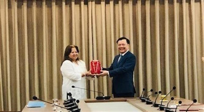 Hanoi leader receives Federation of Cuban Women head ảnh 1 Hanoi leader receives Federation of Cuban Women head ảnh 1