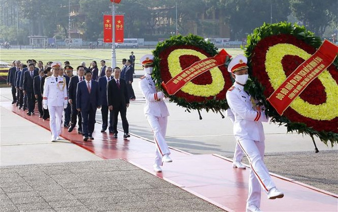 Party, State leaders pay tribute to President Ho Chi Minh on birth anniversary ảnh 1 Party, State leaders pay tribute to President Ho Chi Minh on birth anniversary ảnh 1