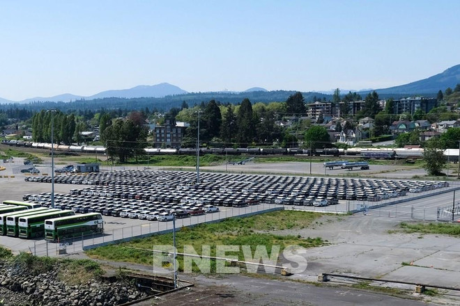 First VinFast VF 8 batch arrives at Canada port ảnh 2