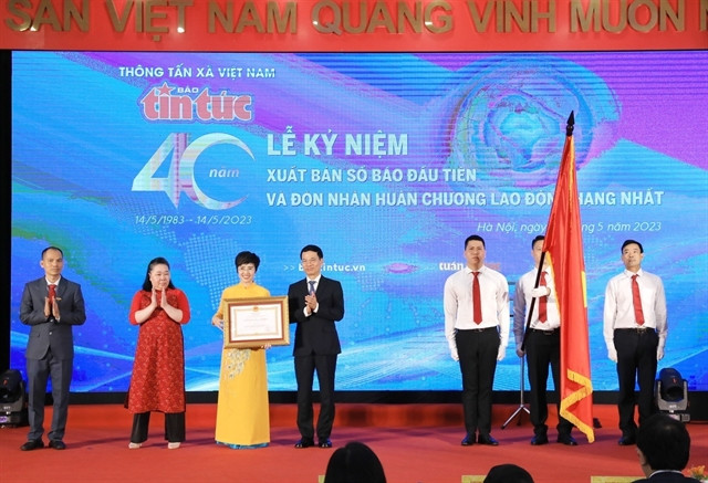 Tin Tuc Newspaper awarded first-class Labour Order on 40th anniversary ảnh 1