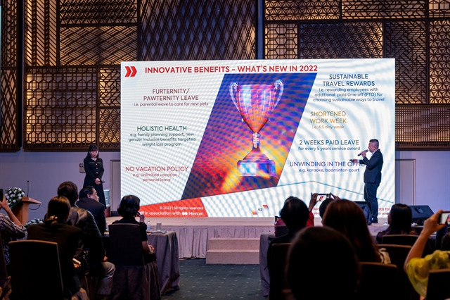 Companies pay same starting salary for new graduates from Vietnam and abroad ảnh 1