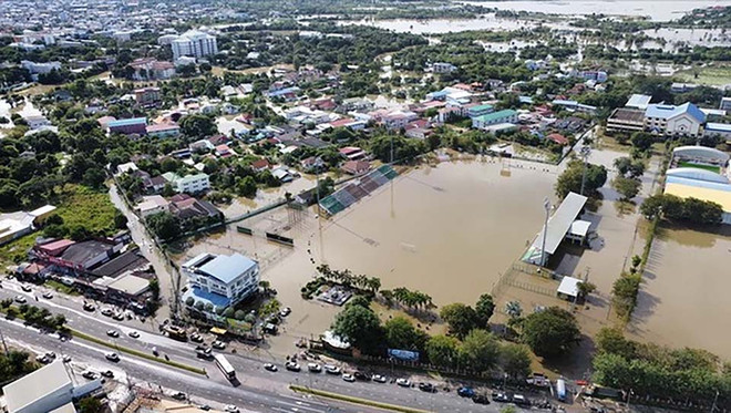 Four killed, 72,000 households affected by floods in Thailand ảnh 1