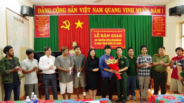 Ba Ria-Vung Tau hands over rescued sailors to Myanmar ảnh 1 Ba Ria-Vung Tau hands over rescued sailors to Myanmar ảnh 1