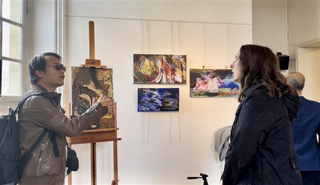 Painting exhibition on Vietnam held in France ảnh 1