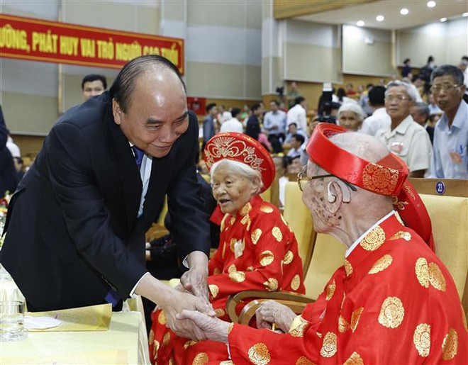 President attends ceremony for Action Month for Elderly in Hung Yen ảnh 1 President attends ceremony for Action Month for Elderly in Hung Yen ảnh 1