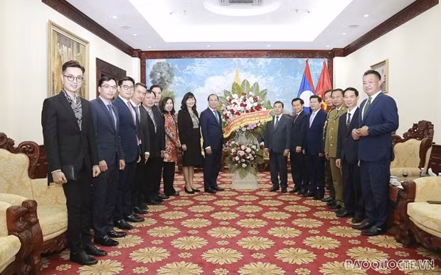 Congratulations extended to Laos on 45th National Day ảnh 1