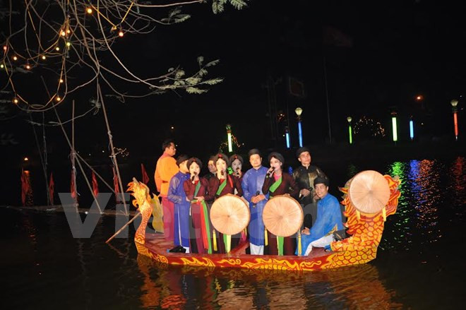 Pho Hien bustling with festive activities ảnh 1 Pho Hien bustling with festive activities ảnh 1