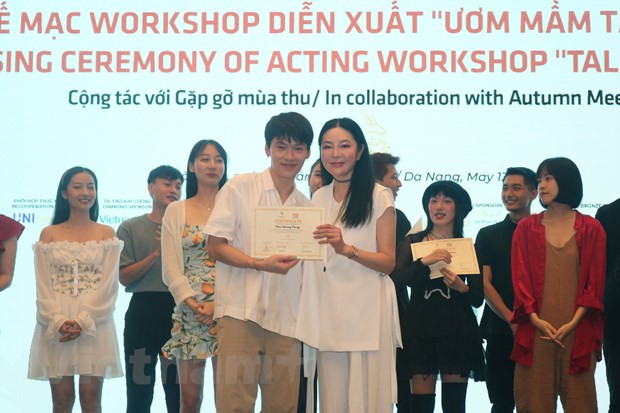 Korean teacher and a special love for Vietnamese students ảnh 1