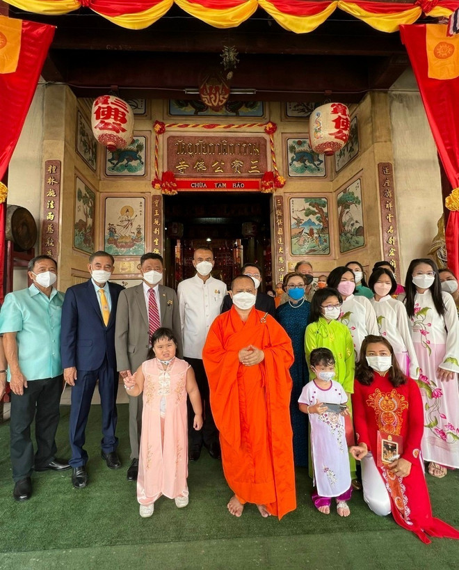 Vietnamese pagodas in Thailand get Vietnamese nameplates ảnh 2