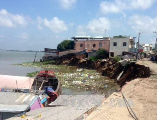 River eats up houses in An Giang ảnh 1 River eats up houses in An Giang ảnh 1