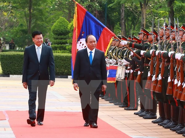 Lao media: PM Phuc’s visit to elevate Vietnam-Laos ties ảnh 1
