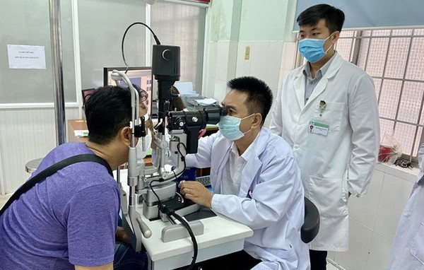 Doctor receives APAO blindness prevention award ảnh 1