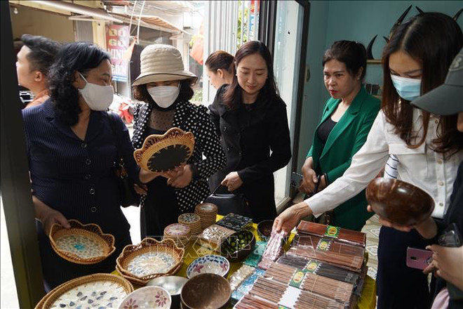 Hanoi promotes craft village tourism in Phu Xuyen district ảnh 3