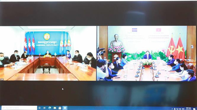 Vietnamese, Cambodian Parties boost cooperation in information, education ảnh 2
