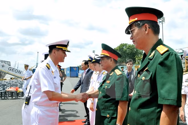 RoK naval ship commences Ho Chi Minh City visit ảnh 1