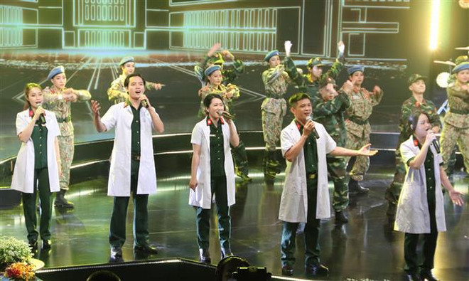 Special art programme held to tribute army doctors ảnh 1