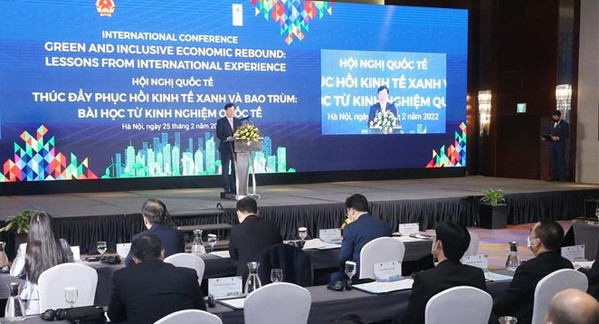 Vietnam pursues green, inclusive recovery: Deputy PM ảnh 1