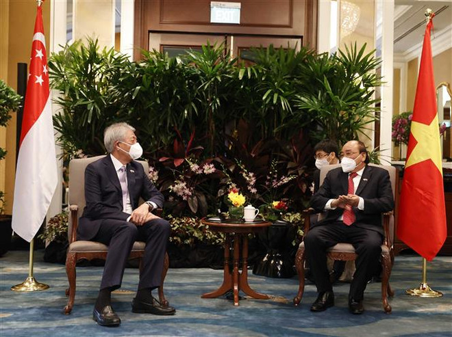 President meets Singapore’s former PM Goh Chok Tong, senior minister Teo Chee Hean ảnh 2