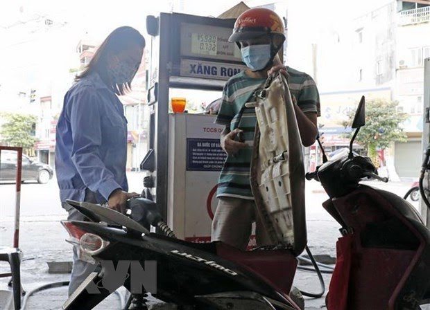 Petrol prices continue to rise by nearly 1,000 VND per litre ảnh 1 Petrol prices continue to rise by nearly 1,000 VND per litre ảnh 1