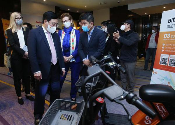 Vietnam pursues green, inclusive recovery: Deputy PM ảnh 2