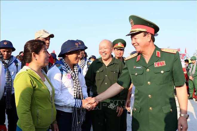Young people across the nation start military service ảnh 1