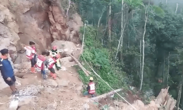 Indonesia: dozens buried in mining collapse ảnh 1 Indonesia: dozens buried in mining collapse ảnh 1