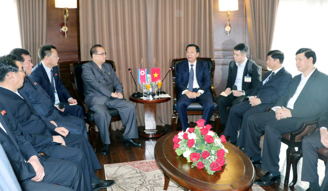 DPRK Party delegation visits Ha Long Bay ảnh 1 DPRK Party delegation visits Ha Long Bay ảnh 1