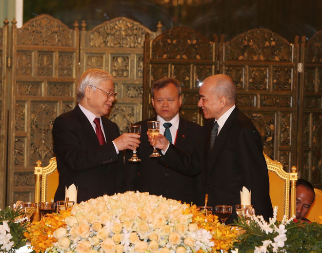 Cambodian King hosts state banquet for Vietnamese leader ảnh 1 Cambodian King hosts state banquet for Vietnamese leader ảnh 1